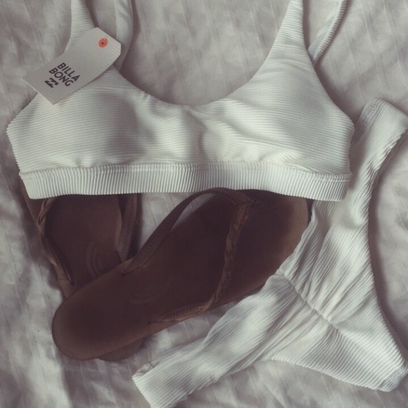 Billabong Other - White ribbed billabong bikini